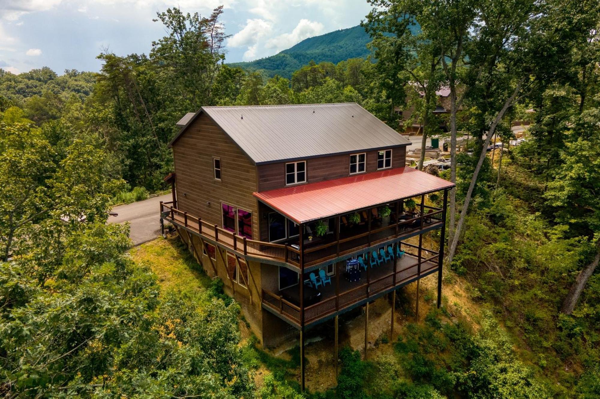 Wanderer By Avantstay Sleeps 26 A Custom Smokies Cabin Pigeon Forge Exterior foto