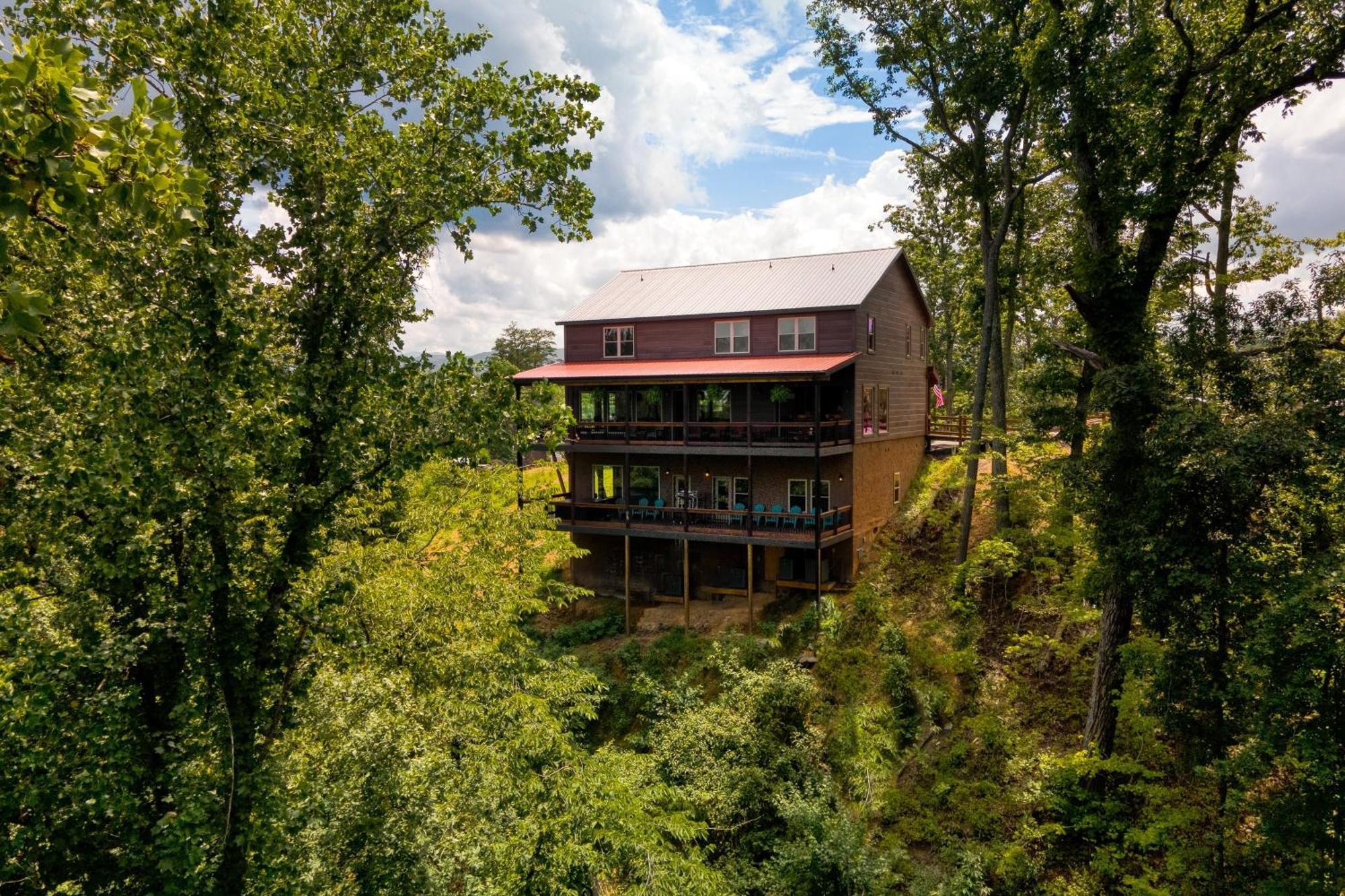 Wanderer By Avantstay Sleeps 26 A Custom Smokies Cabin Pigeon Forge Exterior foto