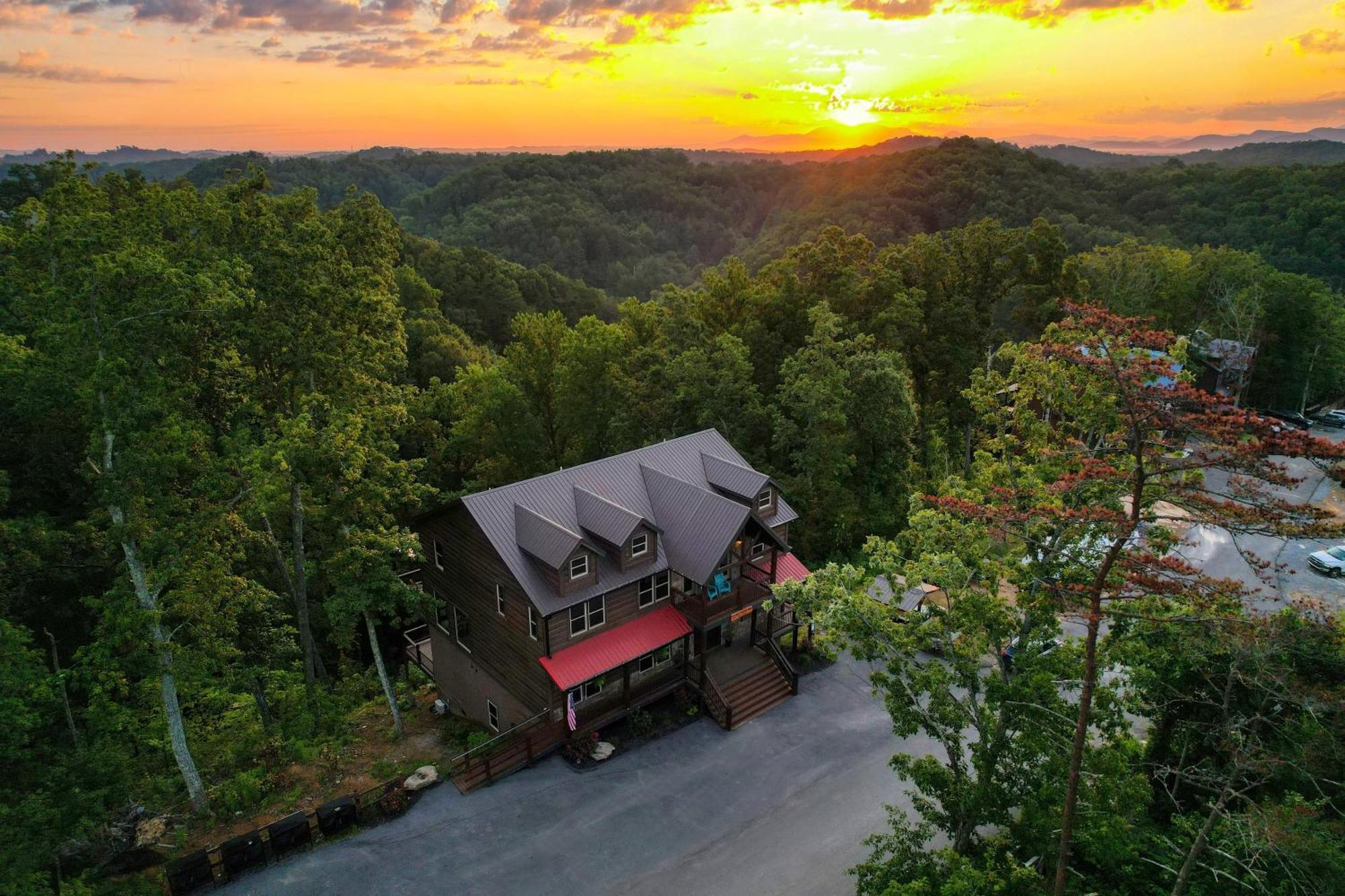 Wanderer By Avantstay Sleeps 26 A Custom Smokies Cabin Pigeon Forge Exterior foto